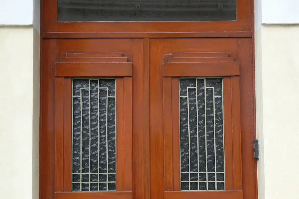 Porte d'entrée en bois